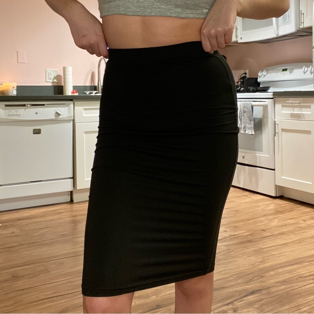 Black stretchy tight Amazon midi skirt size S